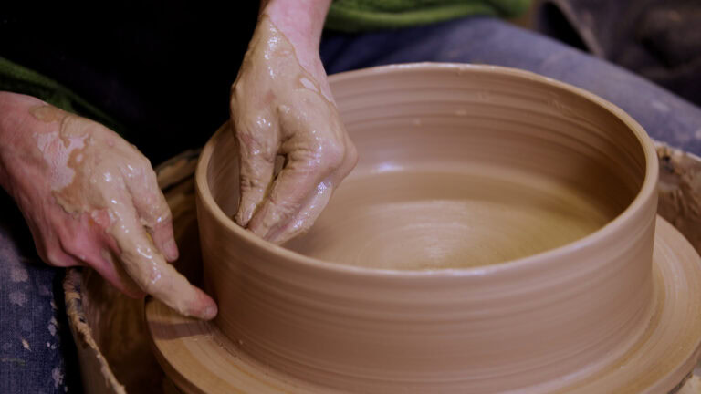 Aster Caemaert draait een ovenschotel